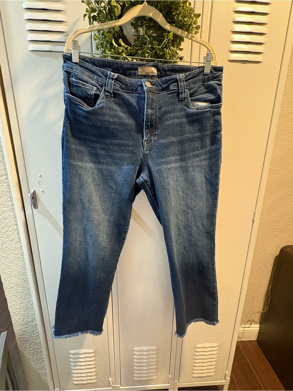 KUT from the Kloth Stevie high-rise straight leg jeans medium dark Wash Sz 14